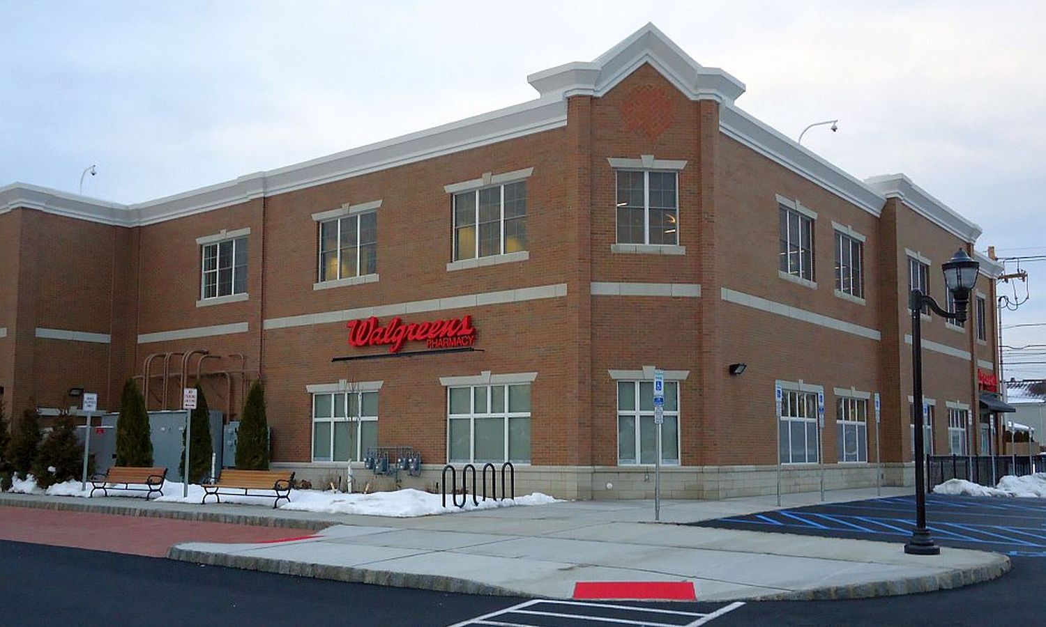 WALGREENS RETAIL + COMMERCIAL FACILITY